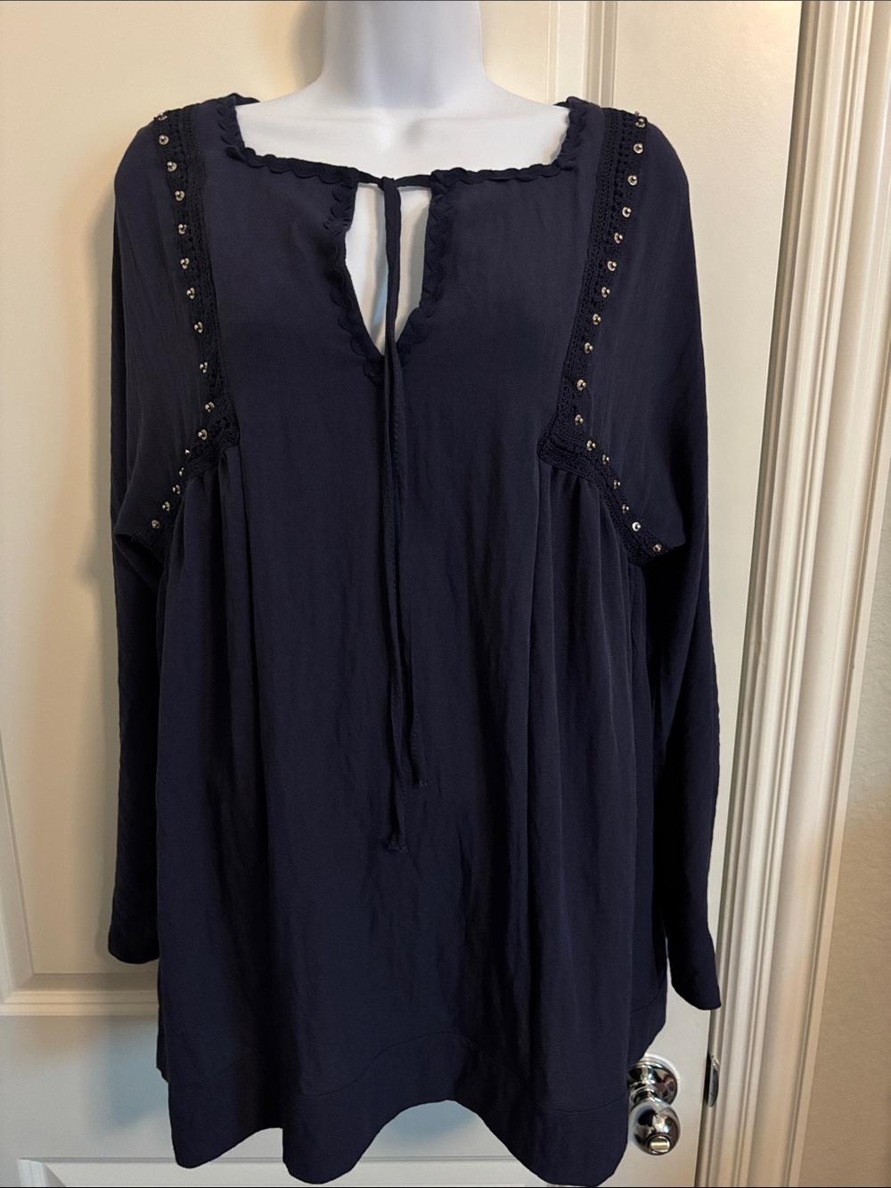 Very J Women's Navy Long-Sleeve Tie-Neck Peasant Top L #154 T